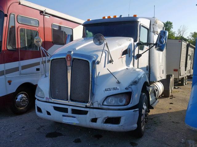 1XKAD49X1DJ359796 - 2013 KENWORTH CONSTRUCTI WHITE photo 2