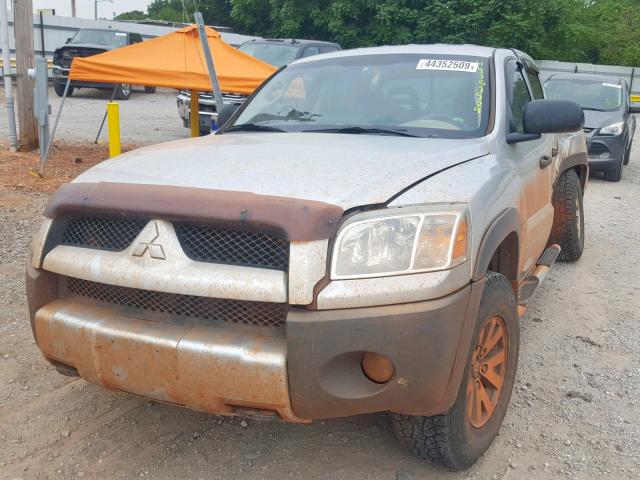 1Z7HT38N86S529418 - 2006 MITSUBISHI RAIDER DUR SILVER photo 2