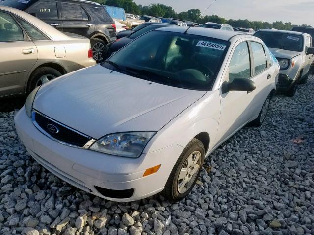 1FAFP34N97W241968 - 2007 FORD FOCUS ZX4 WHITE photo 2