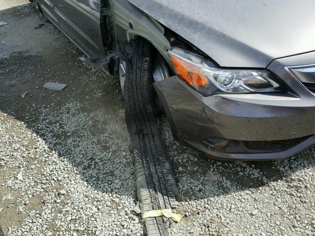 19VDE1F7XDE002454 - 2013 ACURA ILX 20 TEC GRAY photo 9