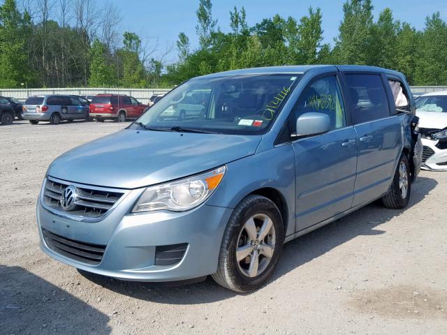 2V4RW3D14AR424384 - 2010 VOLKSWAGEN ROUTAN SE BLUE photo 2