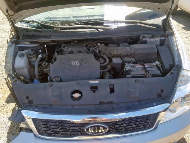 KNDMG4C73B6384577 - 2011 KIA SEDONA LX SILVER photo 7