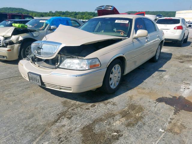 1LNHM83W33Y639657 - 2003 LINCOLN TOWN CAR C TAN photo 2