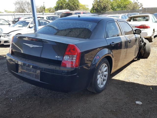 2C3KA43R48H211916 - 2008 CHRYSLER 300 LX BLACK photo 4