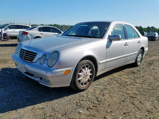 WDBJF65J0YB155721 - 2000 MERCEDES-BENZ E 320 SILVER photo 2