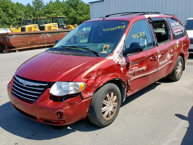 2A8GP54L17R273839 - 2007 CHRYSLER TOWN & COU RED photo 2