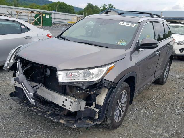 5TDJZRFH7HS478226 - 2017 TOYOTA HIGHLANDER GRAY photo 2