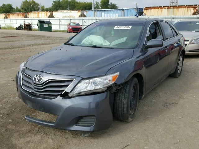 4T4BF3EK9BR099868 - 2011 TOYOTA CAMRY BASE GRAY photo 2