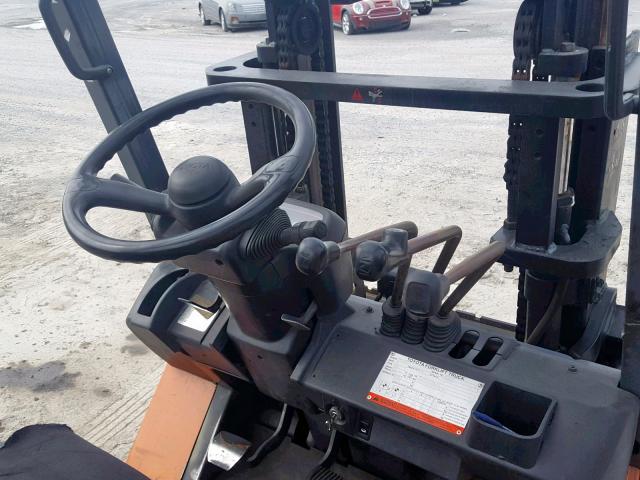 85425 - 2004 TOYOTA FORKLIFT ORANGE photo 5