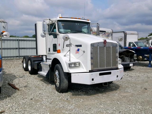 1XKDD49X2DJ357519 - 2013 KENWORTH CONSTRUCTI WHITE photo 1