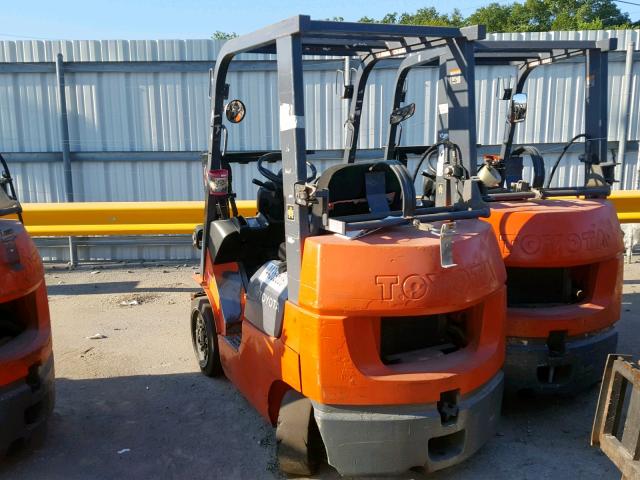 87007 - 2004 TOYOTA FORKLIFT ORANGE photo 3