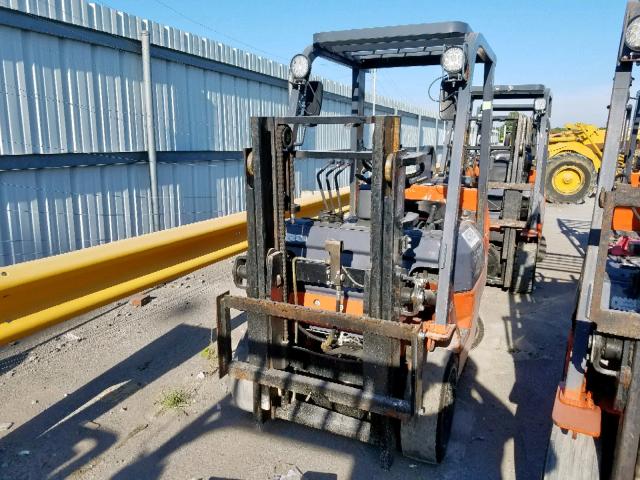 87901 - 2004 TOYOTA FORKLIFT ORANGE photo 2