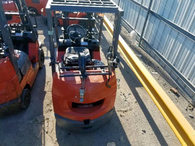 87901 - 2004 TOYOTA FORKLIFT ORANGE photo 6