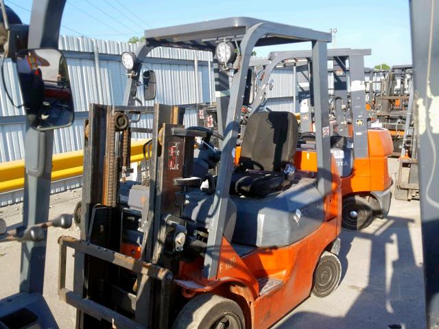 87837 - 2004 TOYOTA FORKLIFT ORANGE photo 2