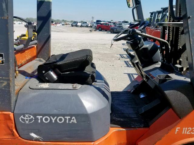 87278 - 2004 TOYOTA FORKLIFT ORANGE photo 5