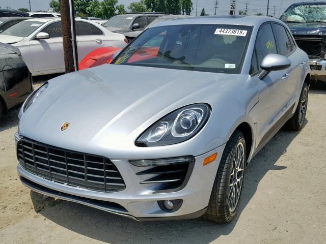 WP1AA2A51HLB84008 - 2017 PORSCHE MACAN SILVER photo 2