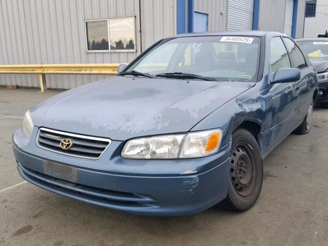 4T1BG22K2YU935292 - 2000 TOYOTA CAMRY CE BLUE photo 2