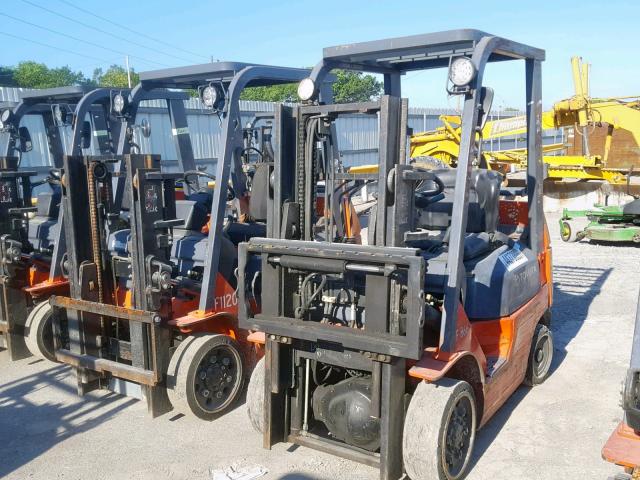 76615 - 2002 TOYOTA FORKLIFT ORANGE photo 2