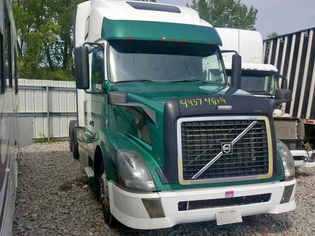 4V4NC9EJ7BN530074 - 2011 VOLVO VN VNL WHITE photo 1