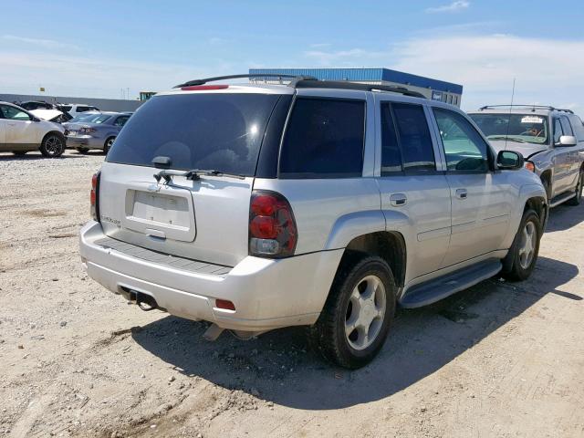 1GNDT13S662214183 - 2006 CHEVROLET TRAILBLAZE SILVER photo 4