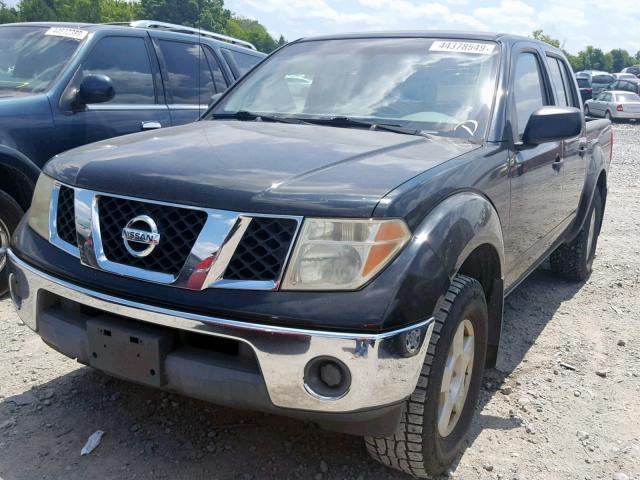 1N6AD07W55C413439 - 2005 NISSAN FRONTIER C BLACK photo 2