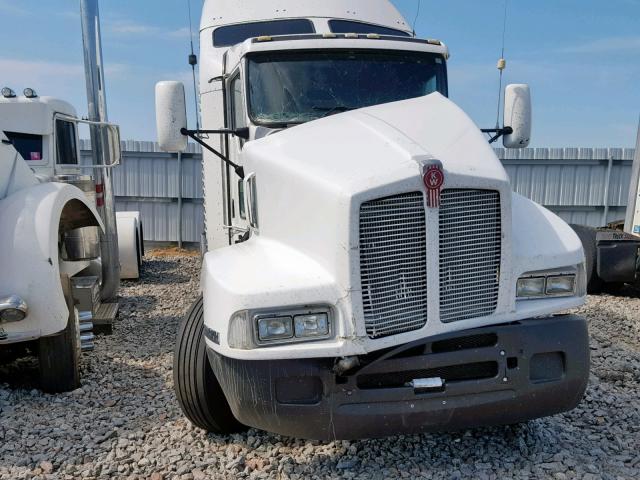 1XKADB9X65J096582 - 2005 KENWORTH CONSTRUCTI WHITE photo 9