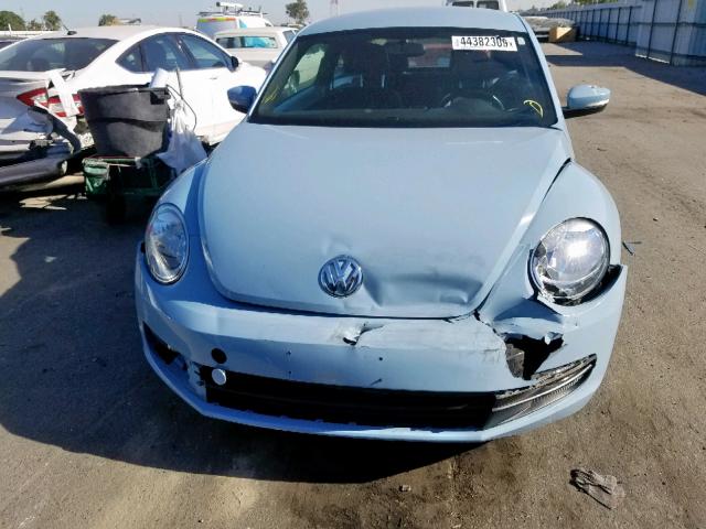 3VWJ17AT7EM645989 - 2014 VOLKSWAGEN BEETLE BLUE photo 9