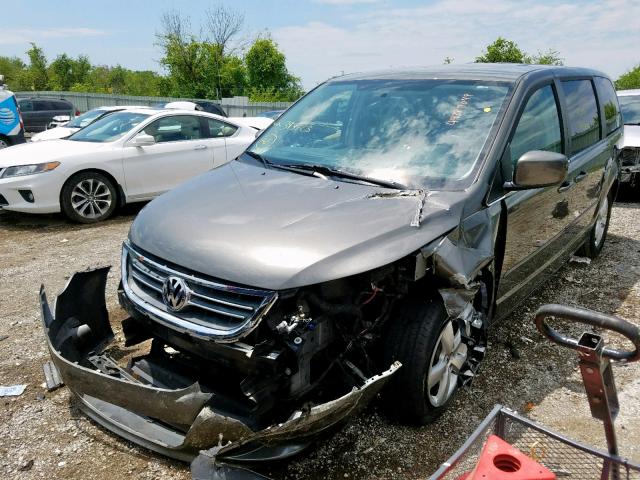 2V4RW3D16AR393123 - 2010 VOLKSWAGEN ROUTAN SE CHARCOAL photo 2