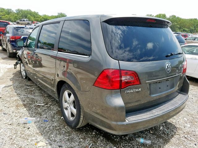 2V4RW3D16AR393123 - 2010 VOLKSWAGEN ROUTAN SE CHARCOAL photo 3