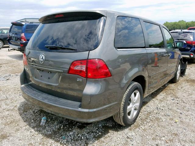 2V4RW3D16AR393123 - 2010 VOLKSWAGEN ROUTAN SE CHARCOAL photo 4