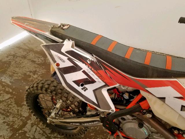 VBKEXK402HM397964 - 2017 KTM 450 EXC-F ORANGE photo 6