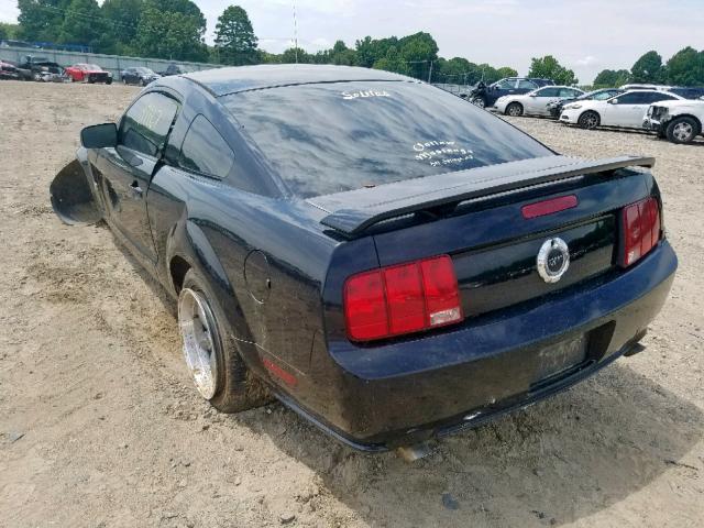 1ZVHT82H355252411 - 2005 FORD MUSTANG GT BLACK photo 3