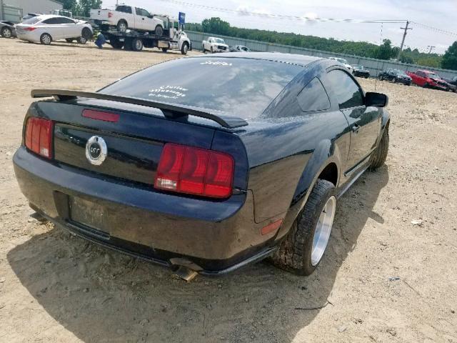 1ZVHT82H355252411 - 2005 FORD MUSTANG GT BLACK photo 4