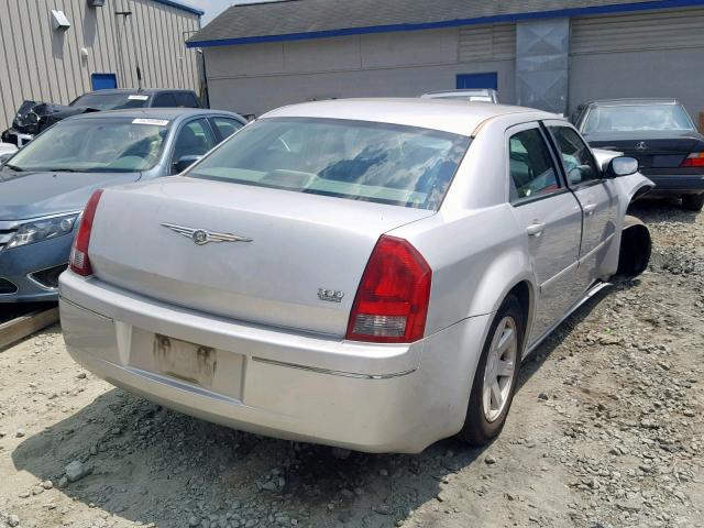 2C3JA53GX5H131192 - 2005 CHRYSLER 300 TOURIN SILVER photo 4