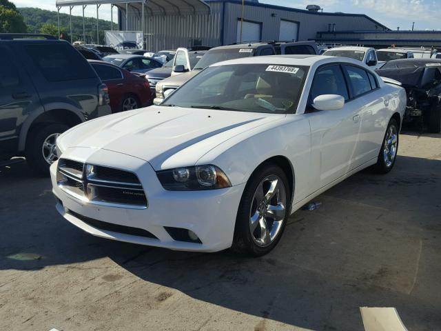 2C3CDXHG4CH135675 - 2012 DODGE CHARGER SX WHITE photo 2