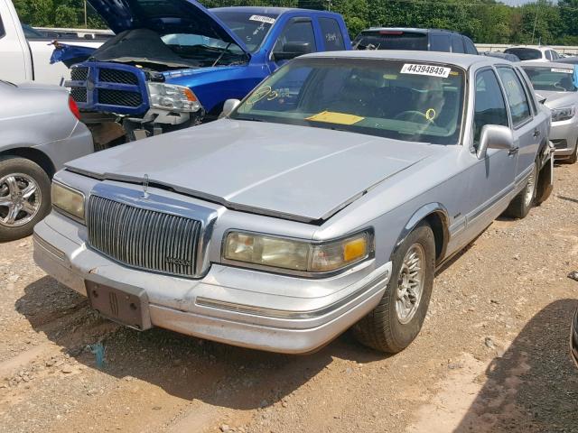 1LNLM81W4TY628129 - 1996 LINCOLN TOWN CAR E GRAY photo 2