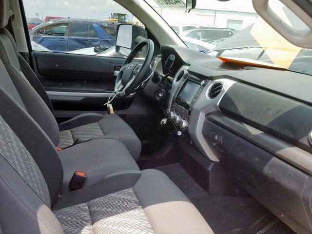 5TFCW5F18JX022541 - 2018 TOYOTA TUNDRA DOU GRAY photo 5