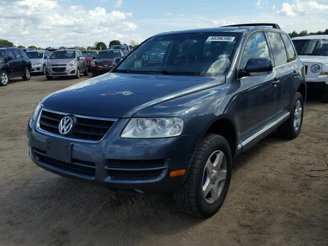 WVGBC77L74D067066 - 2004 VOLKSWAGEN TOUAREG 3. GRAY photo 2