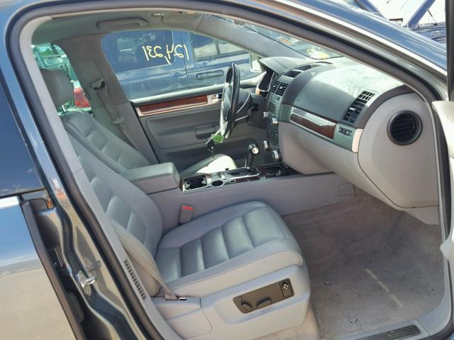 WVGBC77L74D067066 - 2004 VOLKSWAGEN TOUAREG 3. GRAY photo 5