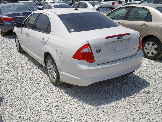 3FAHP0GA1BR329053 - 2011 FORD FUSION S WHITE photo 3