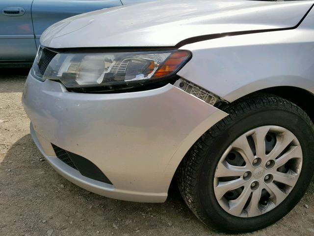 KNAFU4A24A5844095 - 2010 KIA FORTE EX SILVER photo 9