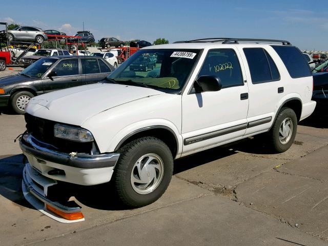 1GNDT13W4Y2273481 - 2000 CHEVROLET BLAZER WHITE photo 2