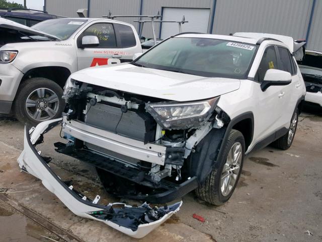 JTMC1RFV8KD010501 - 2019 TOYOTA RAV4 XLE P WHITE photo 2