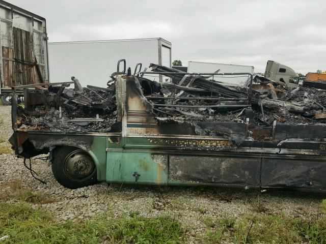 1GBLP37J3W3313788 - 1998 CHAL MOTORHOME BURN photo 9