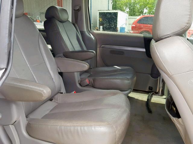 KNDMC233776037919 - 2007 HYUNDAI ENTOURAGE SILVER photo 6