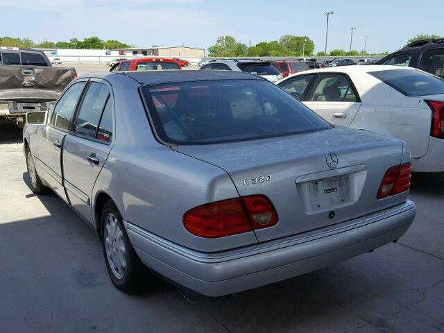 WDBJF65F7WA699566 - 1998 MERCEDES-BENZ E 320 SILVER photo 3