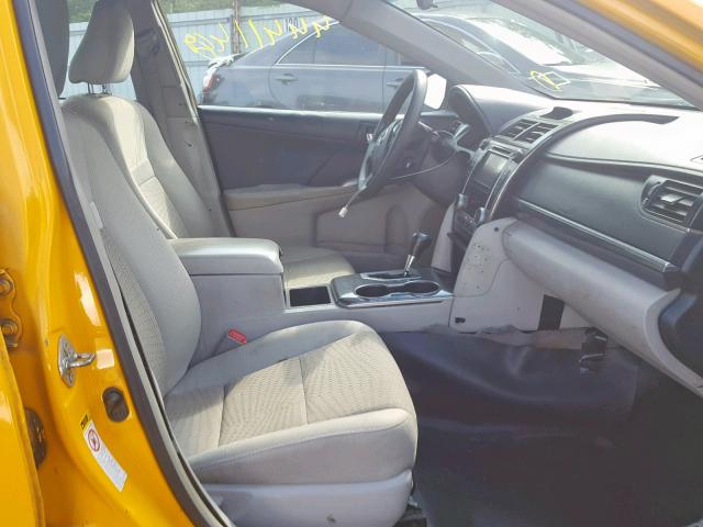 4T1BD1FK7DU073081 - 2013 TOYOTA CAMRY HYBR YELLOW photo 5