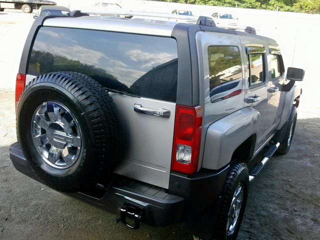 5GTDN136X68145820 - 2006 HUMMER H3 GRAY photo 4