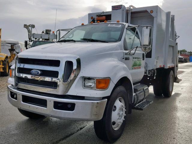 3FRWF75D28V676713 - 2008 FORD F750 SUPER WHITE photo 2