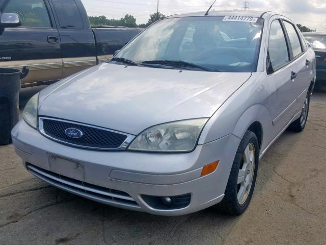 1FAFP34N96W254475 - 2006 FORD FOCUS ZX4 GRAY photo 2